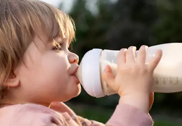 iberon din sticla Philips Avent Natural Response, 3-6 luni, tetina cu debit mediu, 240 ml, SCY933/01, Philips